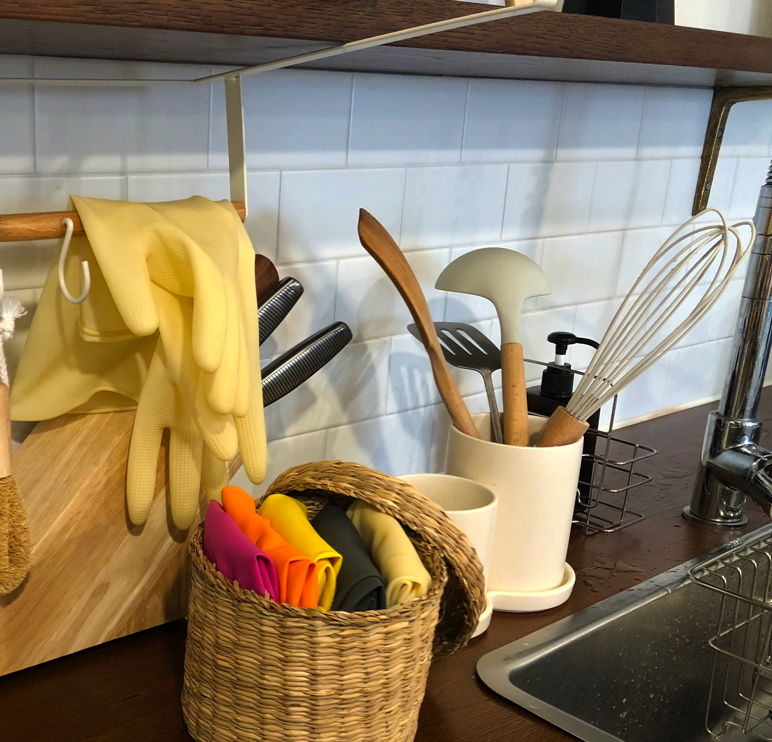 Brighten your kitchen with colorful colors